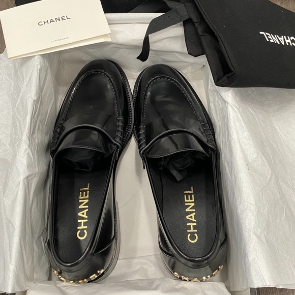 Vintage CHANEL CC TURNLOCK Logo Black Leather Loafers Flats 